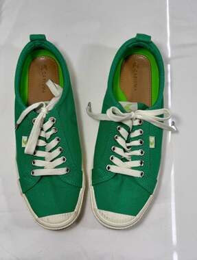 Cariuma OCA Low Green Canvas Sneakers Men's 8.5 / Women's 10